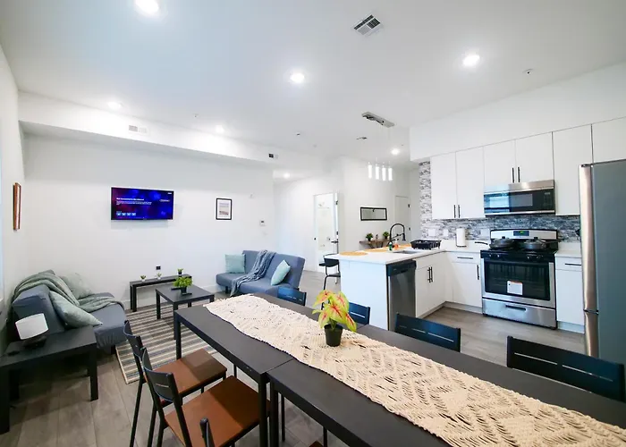 Stylish And Modern 2 - Bedroom Apt Minutes From Nyc!