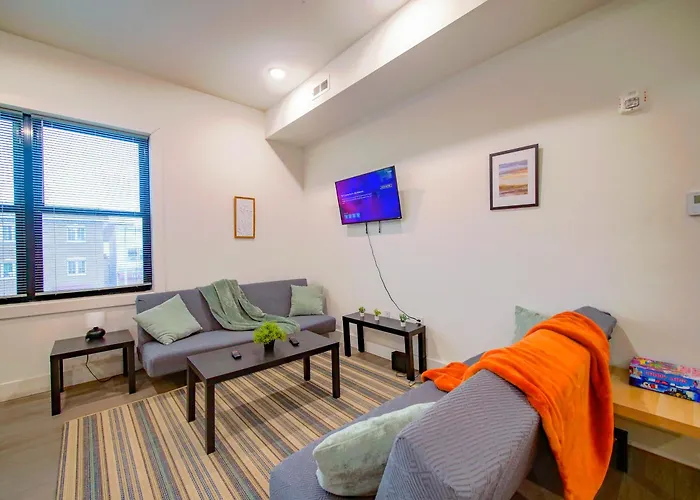 Stylish And Modern 2 - Bedroom Apt Minutes From Nyc!