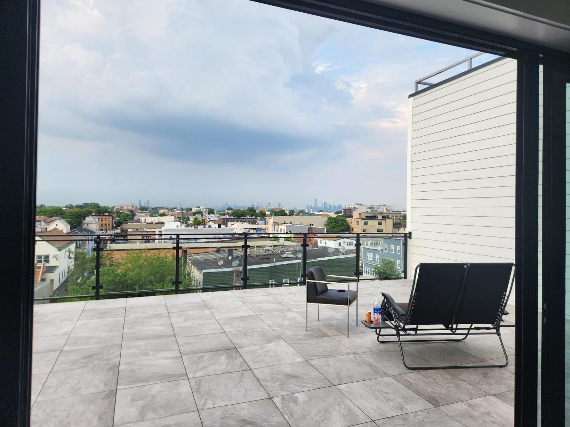 Stylish And Modern 2 - Bedroom Minutes From Nyc! *