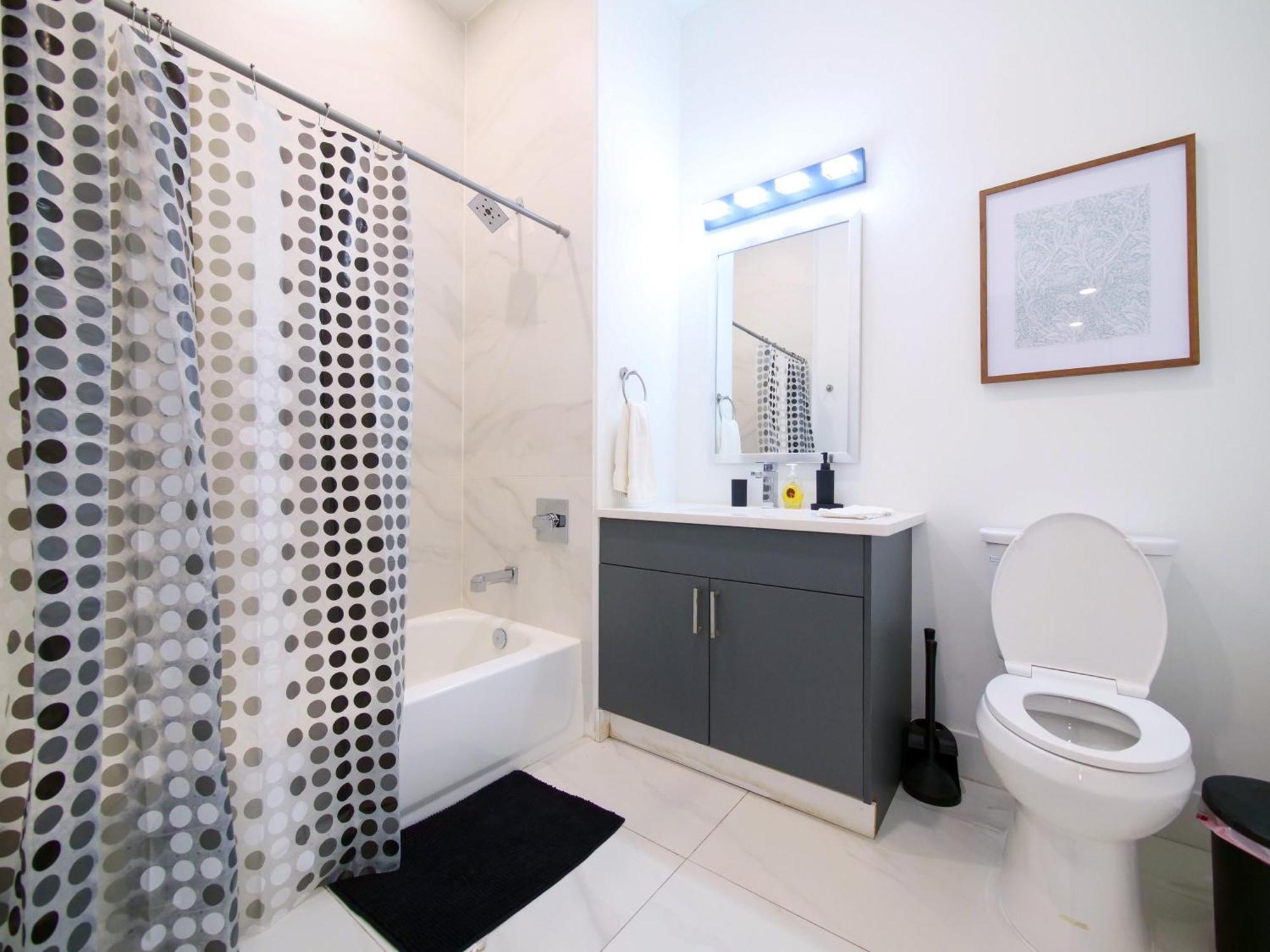 Stylish And Modern 2 - Bedroom Minutes From Nyc! Apartment