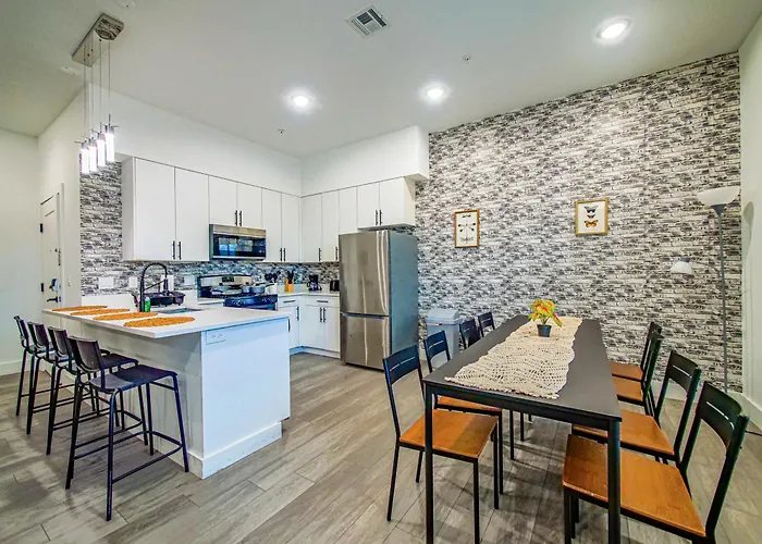 Stylish And Modern 2 - Bedroom Apt Minutes From Nyc!