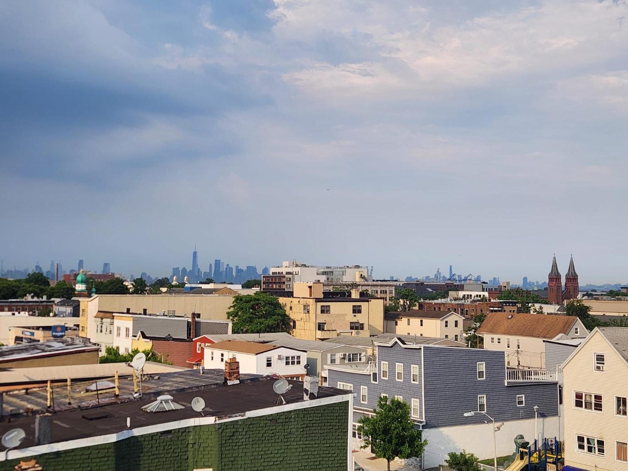 Stylish And Modern 2 - Bedroom Minutes From Nyc!
